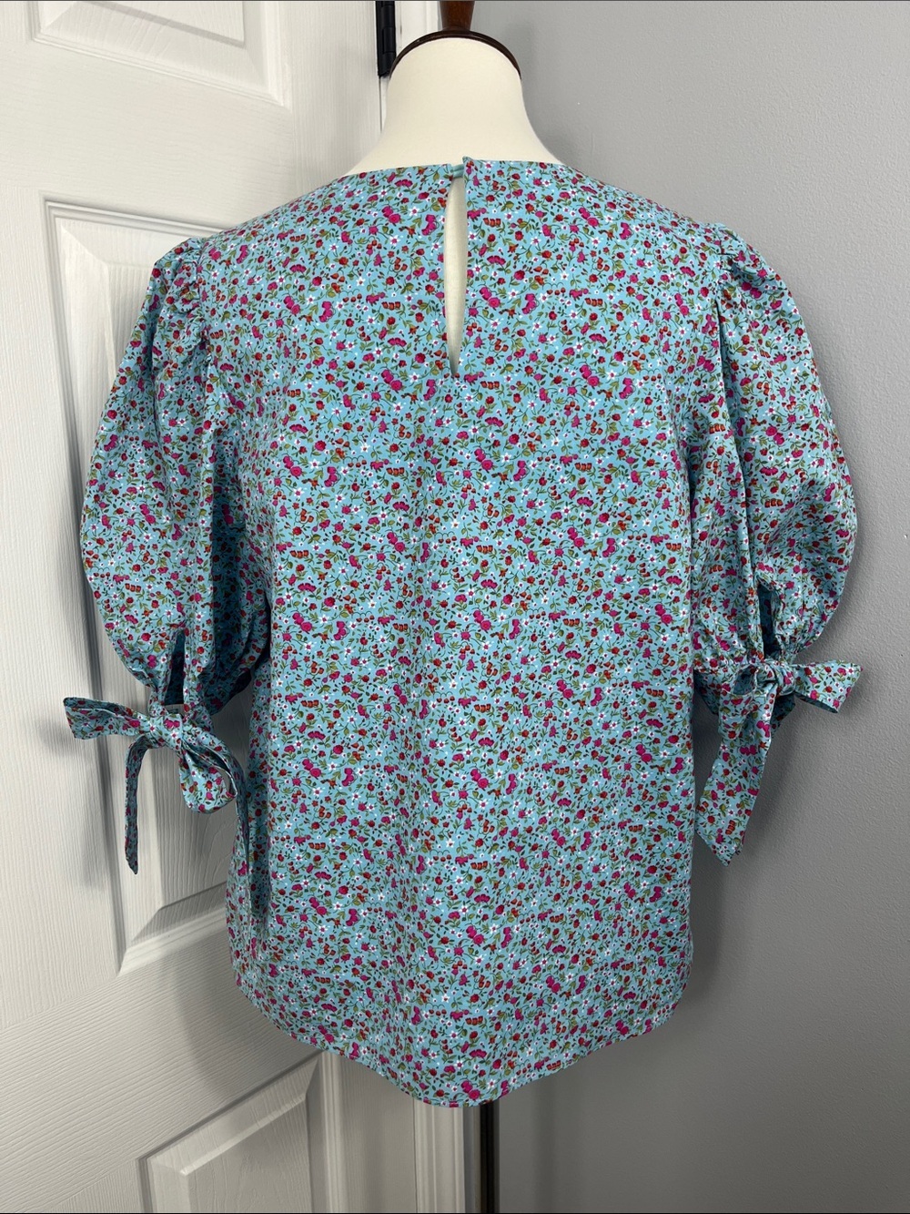 Tuckernuck Hyacinth House Fiona Ditsy Floral Elbow Sleeves Blouse - Picture 7 of 11